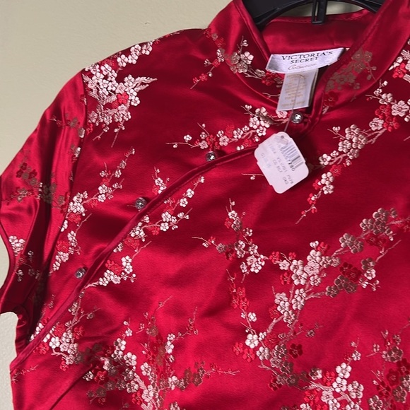 Victoria’s Secret Elegant Red Floral ,feminine, Oriental, Cheongsam Dress. - Picture 3 of 8